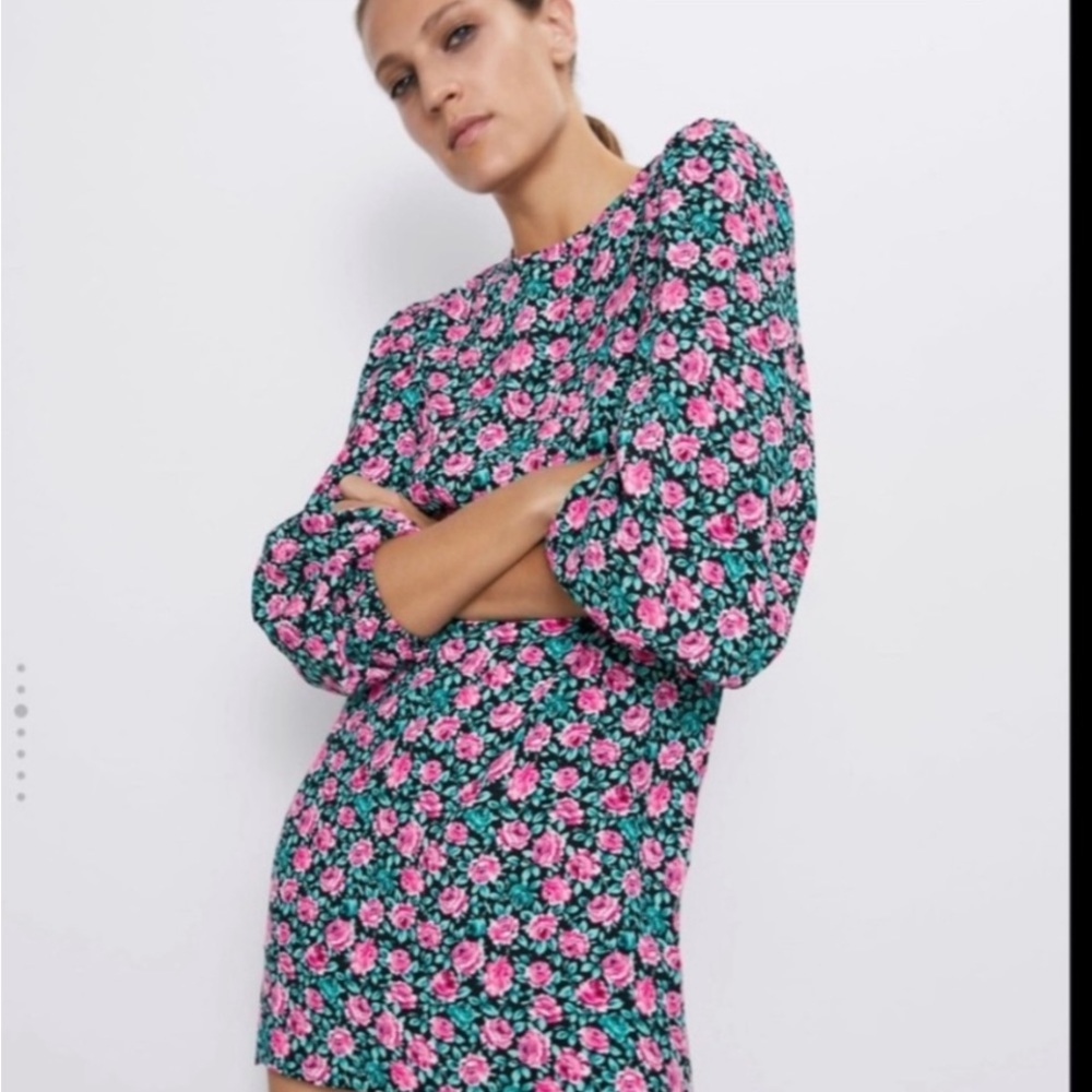 Zara floral mini dress 🌷
